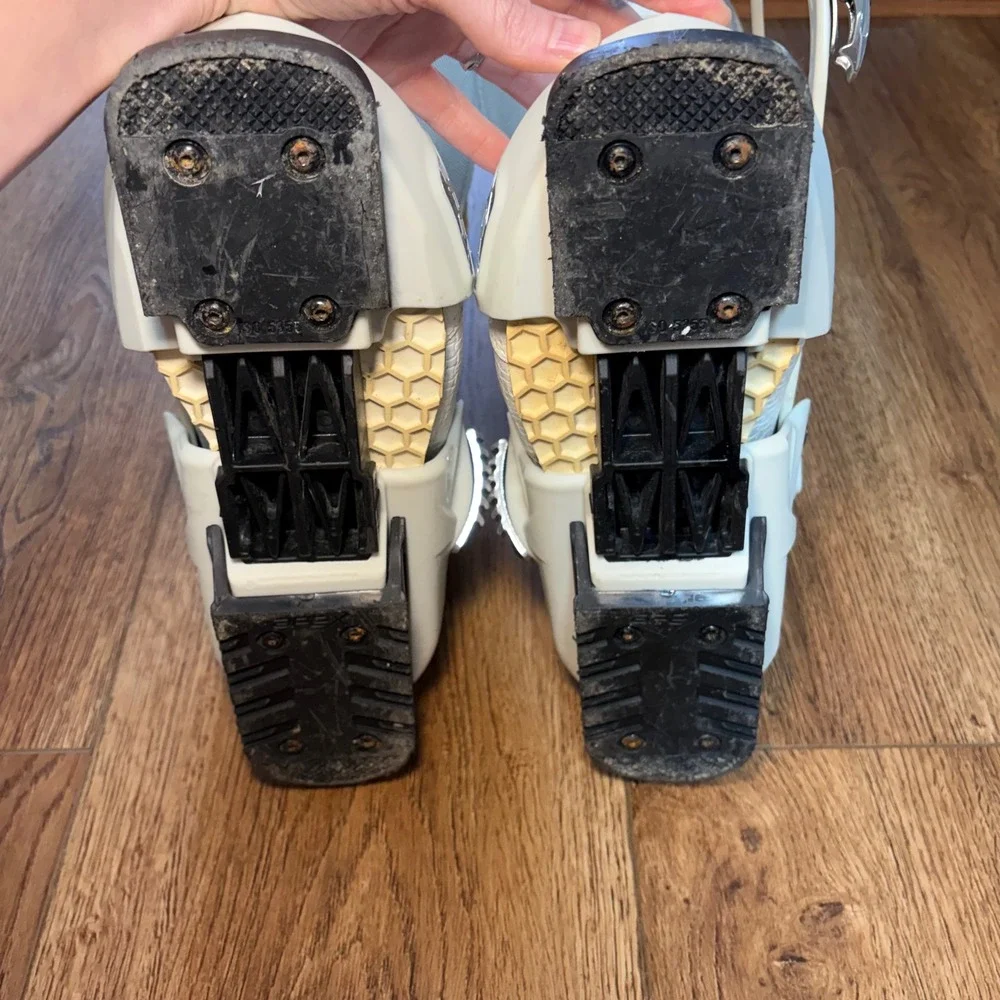 Apex ML-1 women's downhill ski boots Size 24.0 white gray snow boots